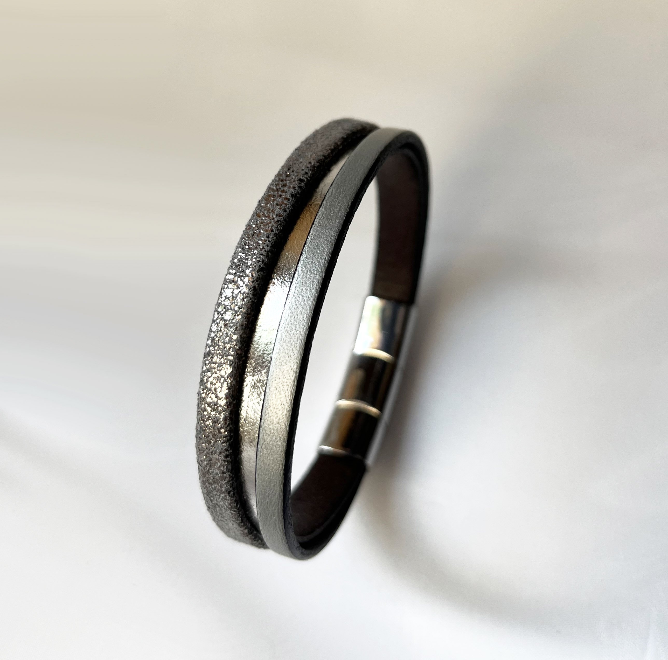 Bracelet manchette femme aux 3 cuirs argenté et gris fermoir à extension