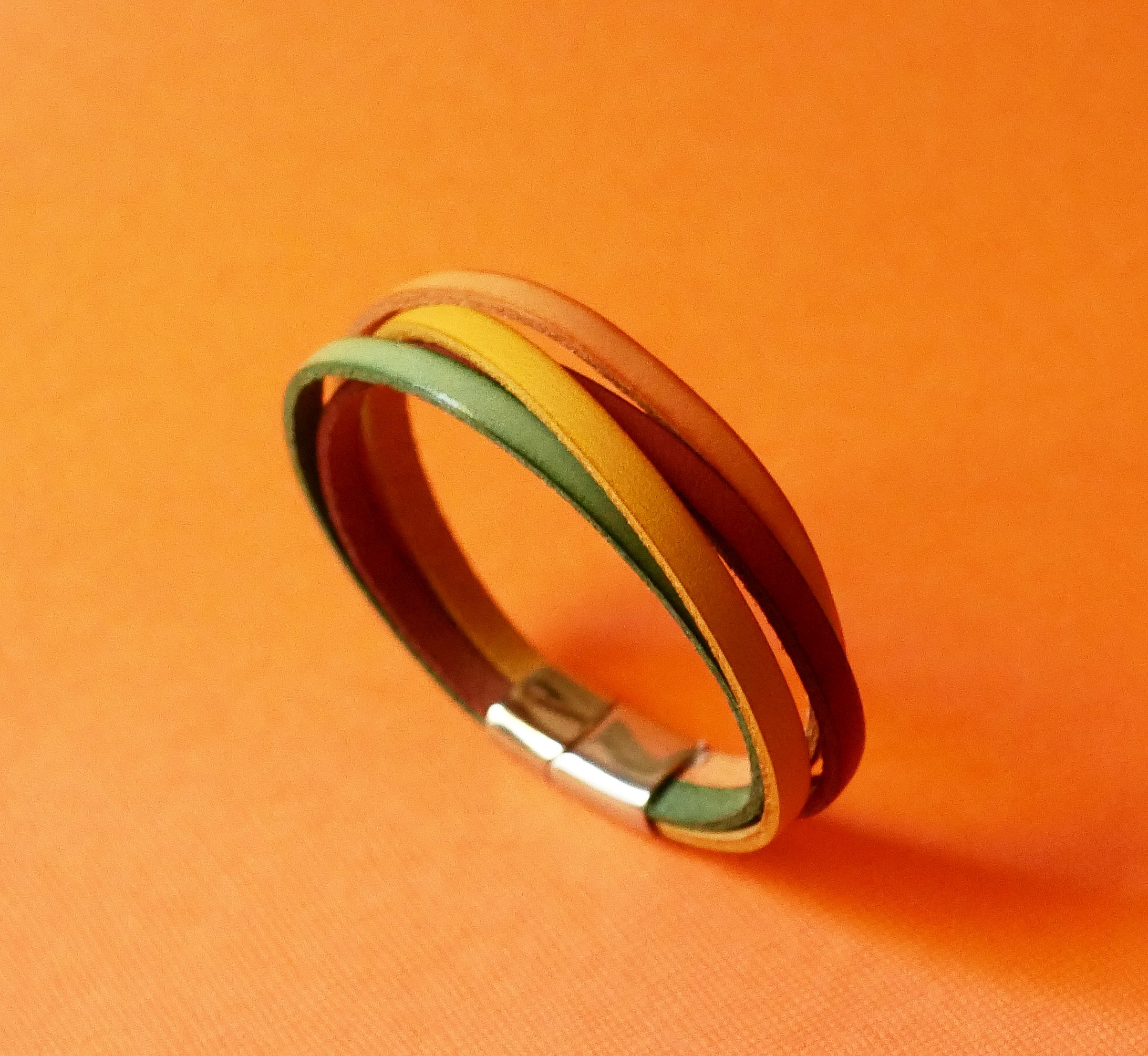 Manschettenarmband f&uuml;r Frauen aus 4 pastellfarbenen Ledern