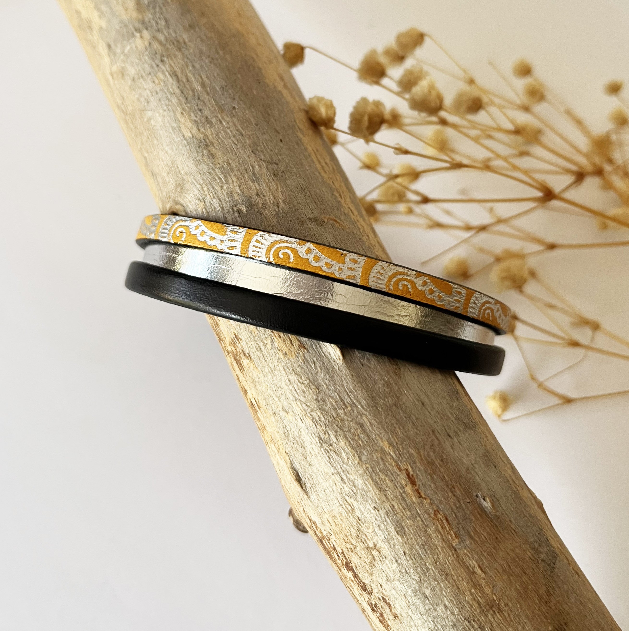 Bracelet manchette femme aux 3 cuirs orange argent&eacute;  fermoir &agrave; extension