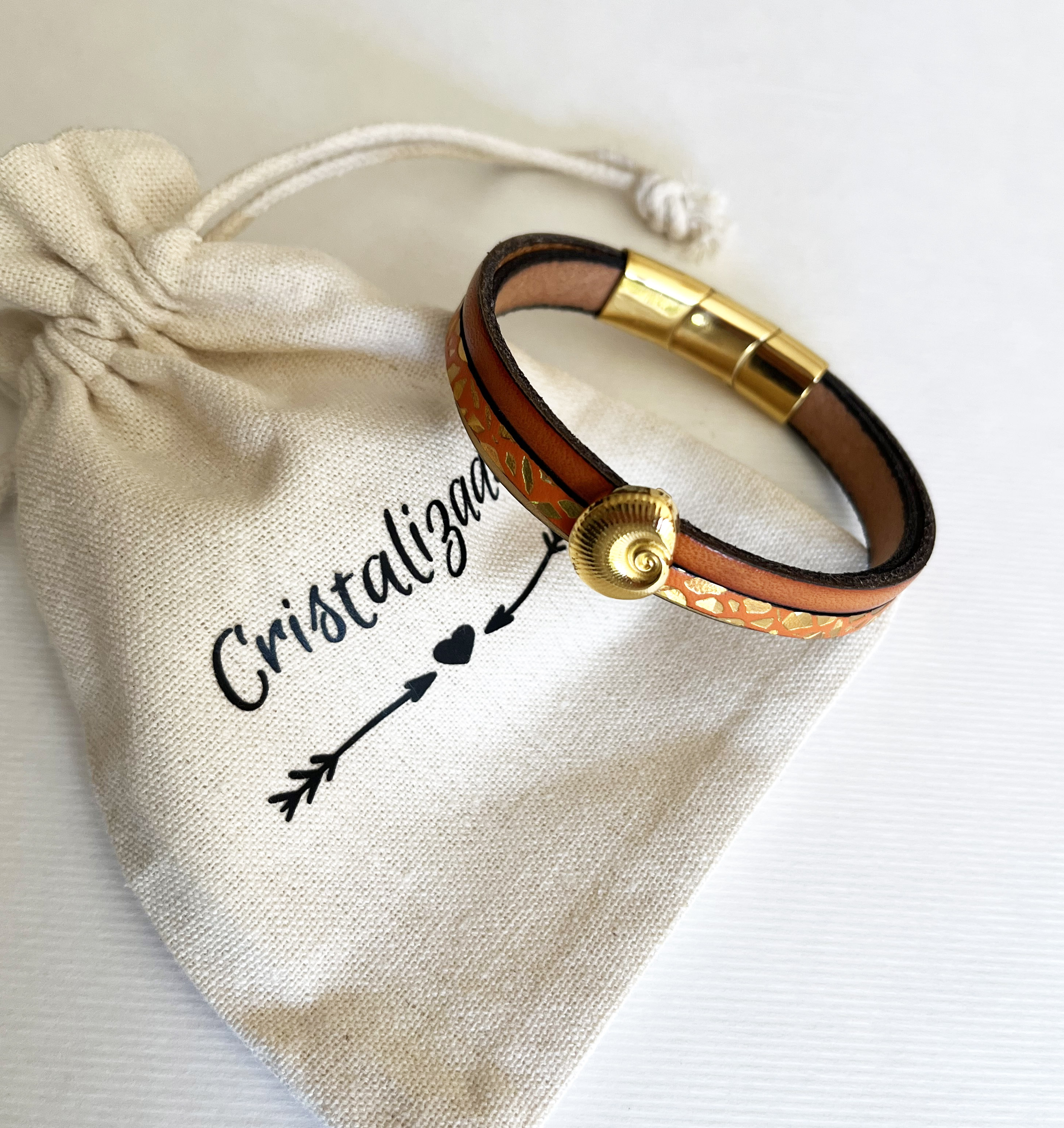 Manschettenarmband für Frauen goldfarben Muschel gold- und orangefarben