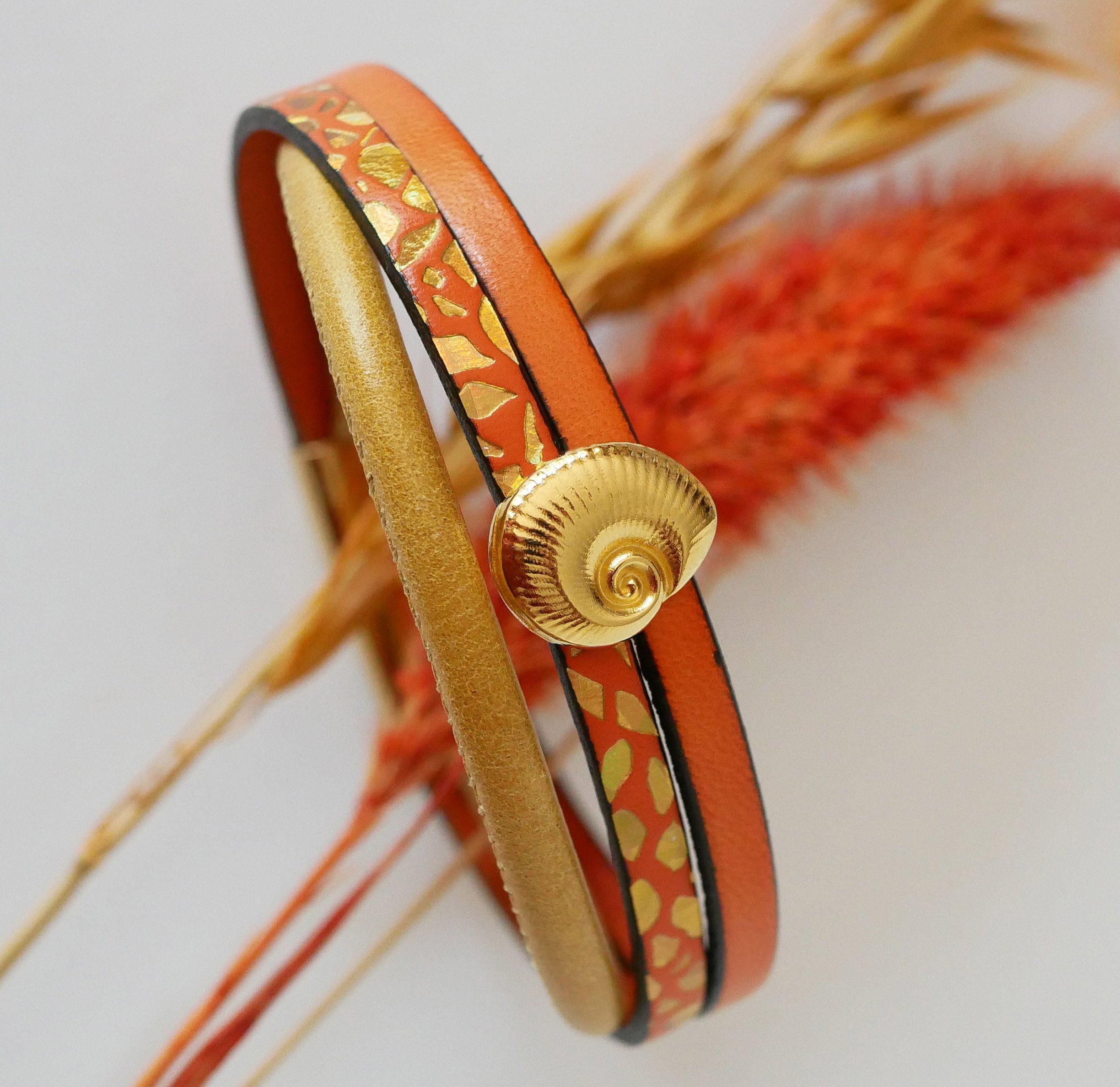 Manschettenarmband für Frauen goldfarben Muschel gold- und orangefarben