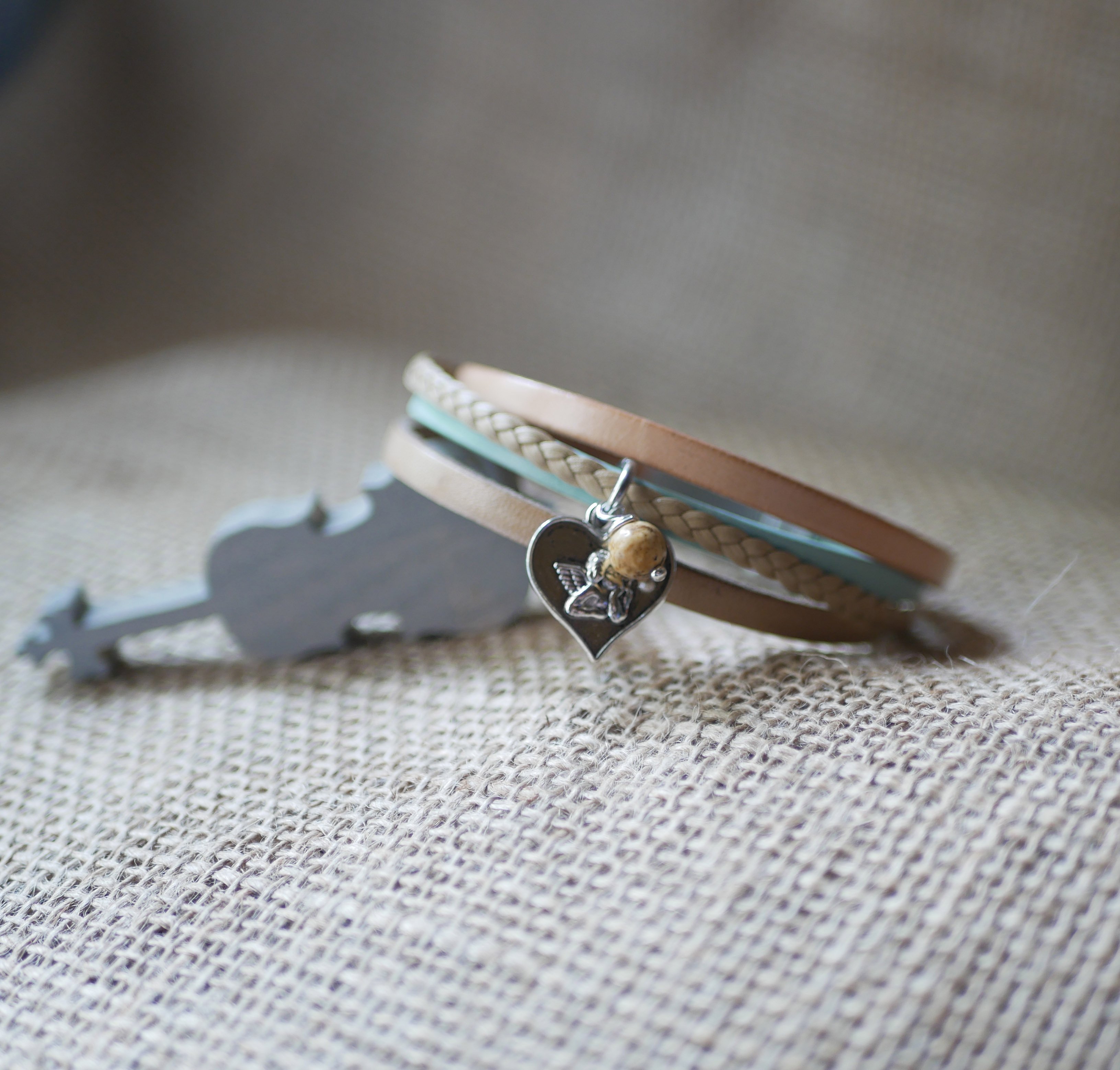 Armband Manschette Frau Multi Leder Beige Sand Anh&auml;nger nach Wahl