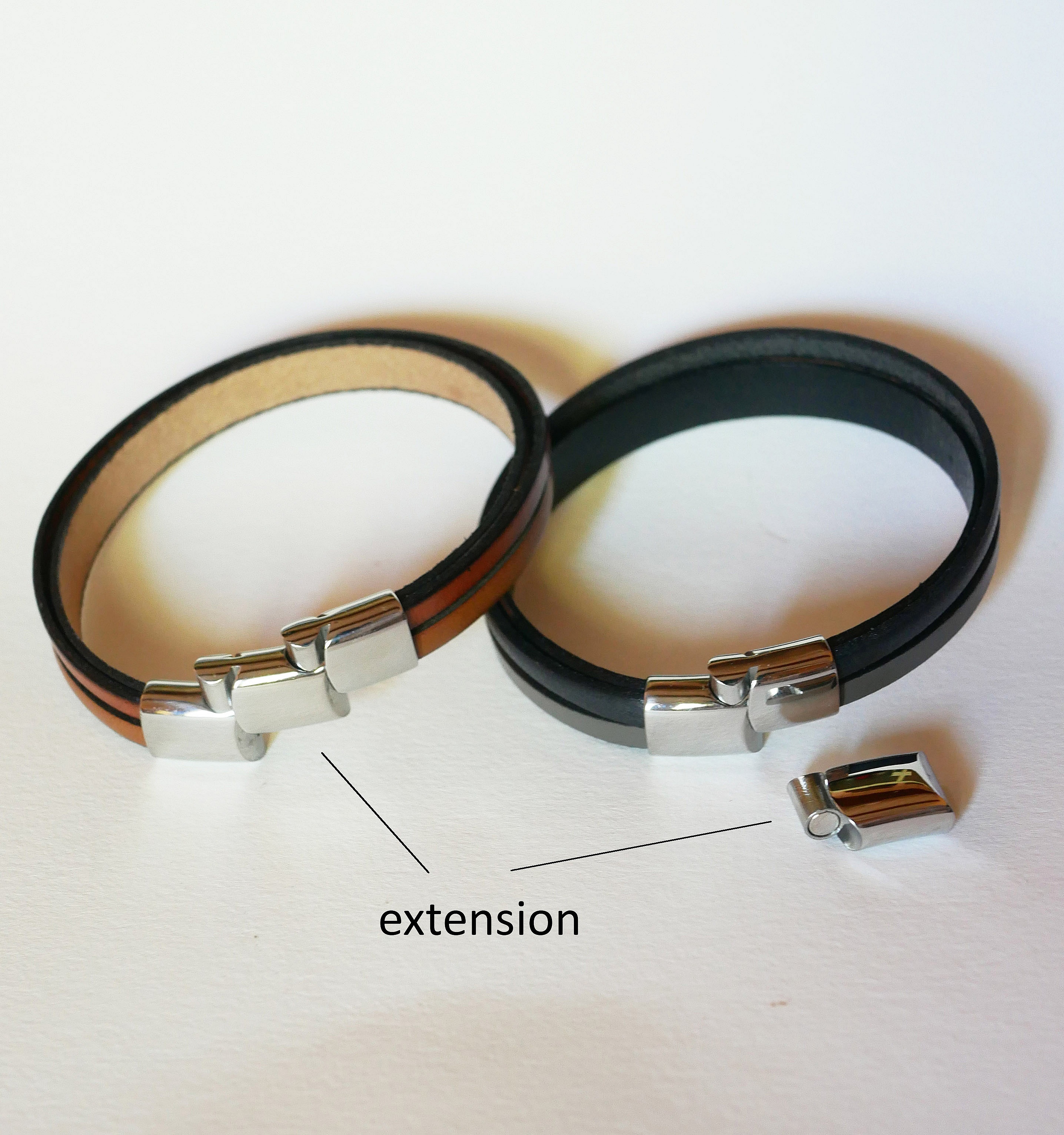 Bracelet manchette homme aux 4 cuirs bleu et gris fermoir avec extension