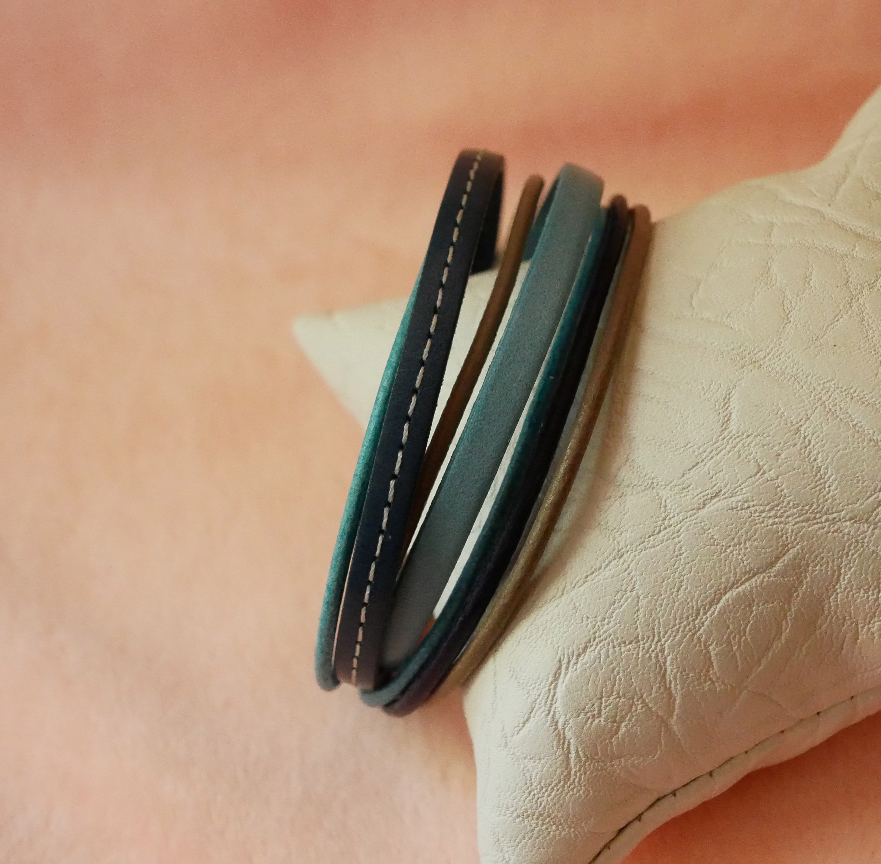 Multi-Leder-Manschettenarmband f&uuml;r Frauen Blaut&ouml;ne