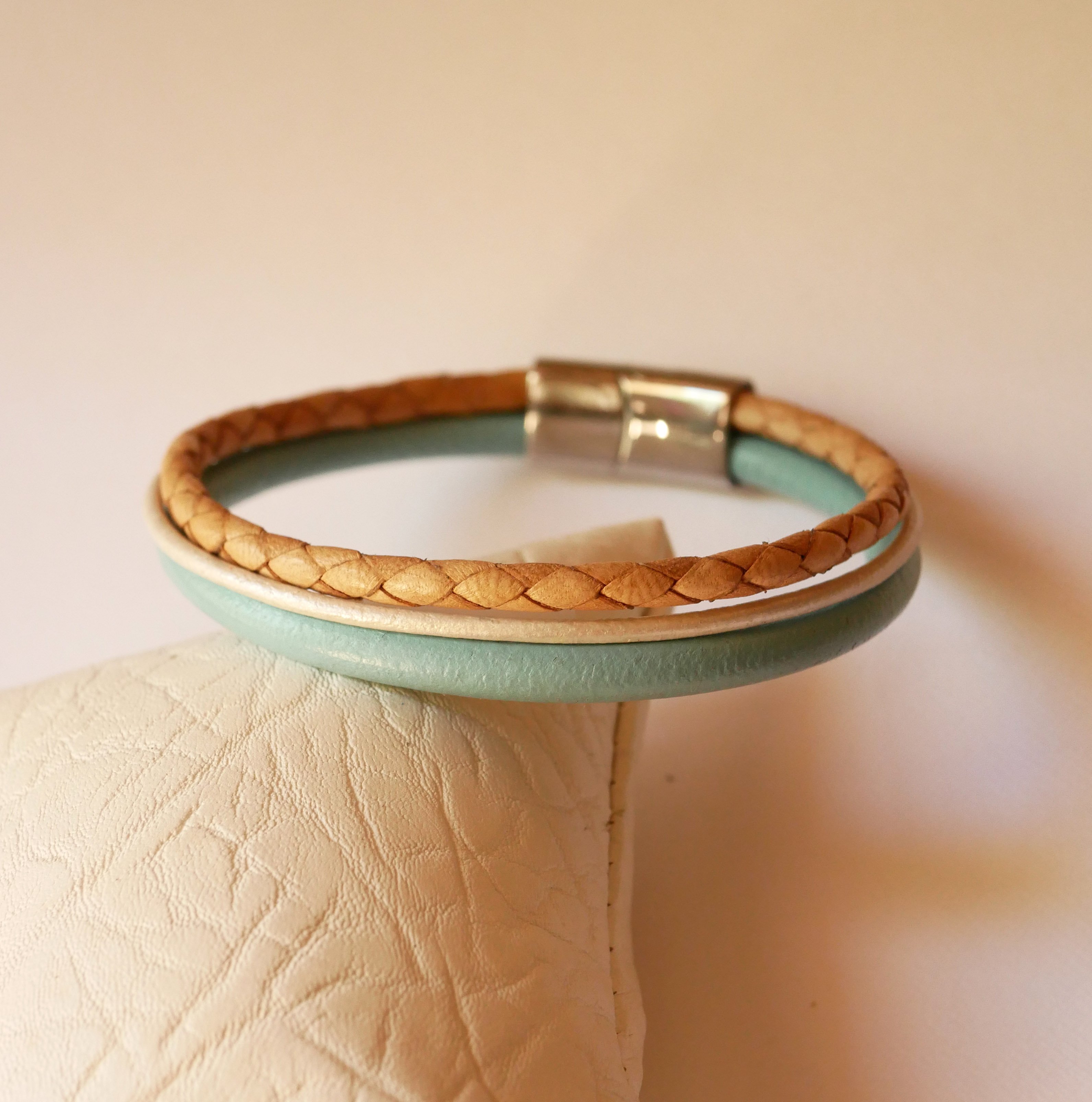 Bracelet manchette multi cuirs tressé Beige et Turquoise