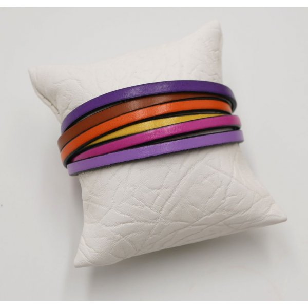 Manschettenarmband aus mehreren Lederarten in kr&auml;ftigen Farben