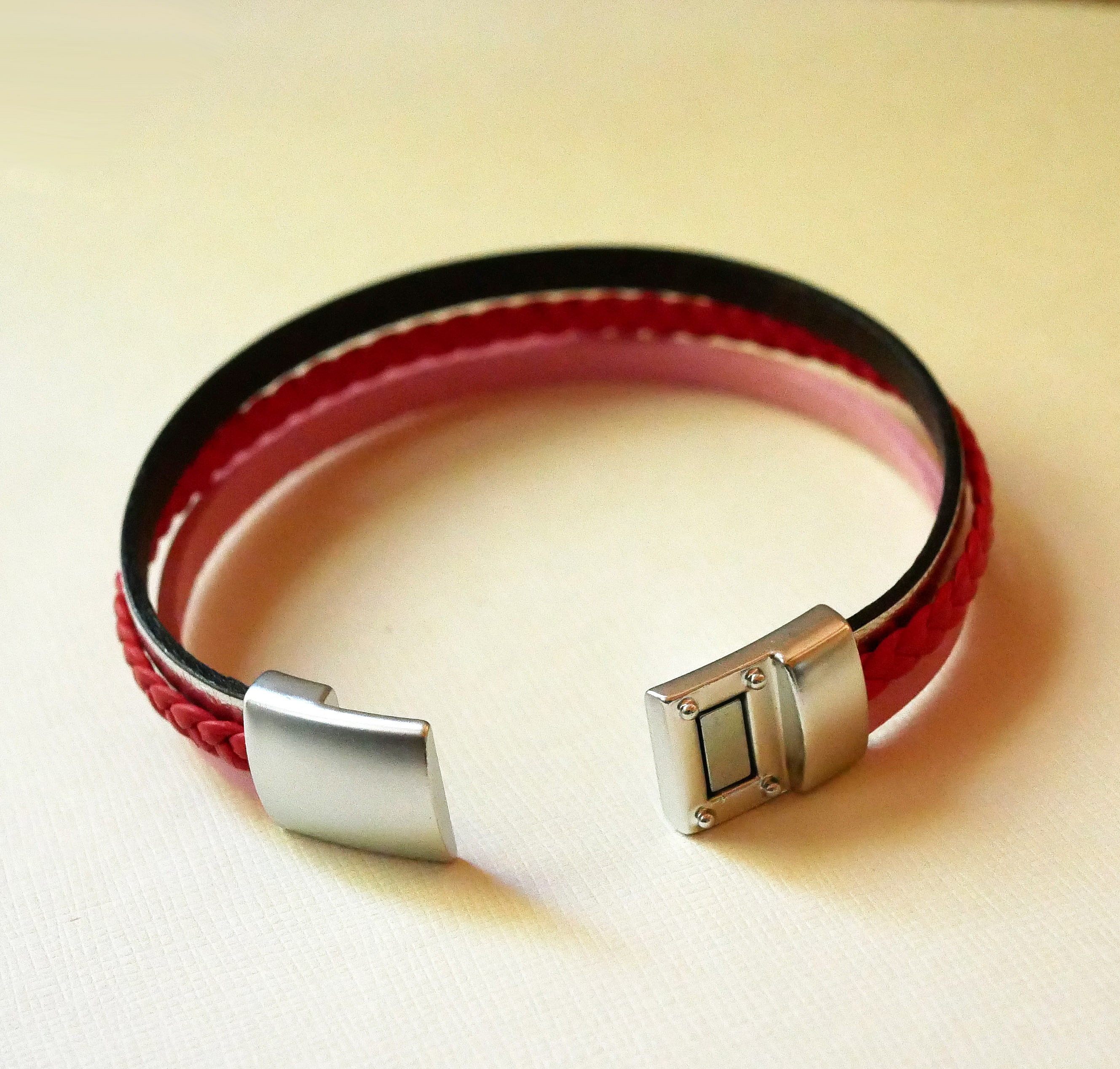 Multi-Leder Manschettenarmband geflochten Korallenrot und Silber und rosa Leder