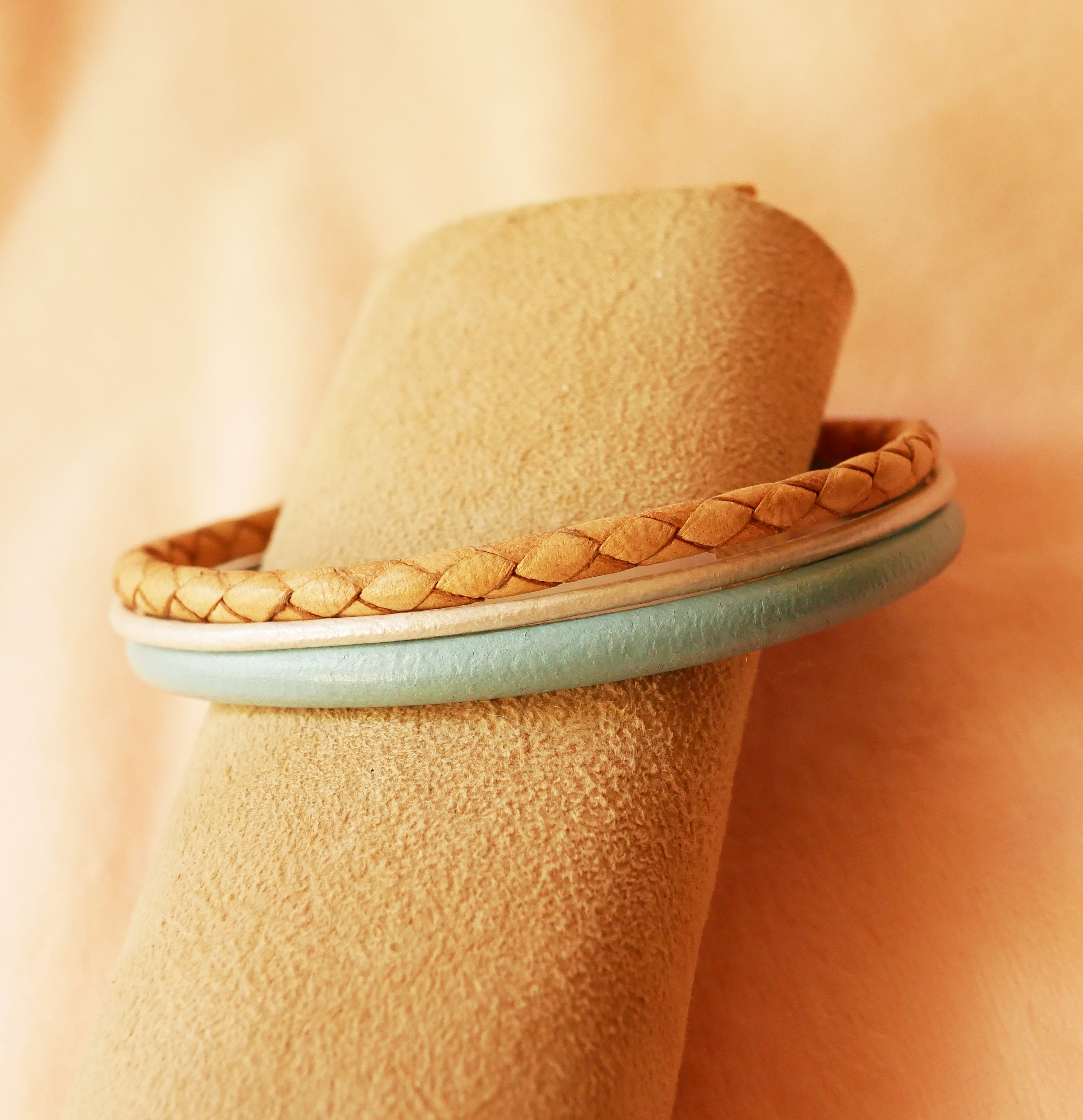 Bracelet manchette multi cuirs tressé Beige et Turquoise