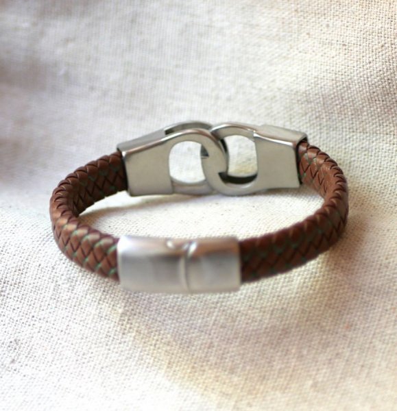 Handschellenarmband aus geflochtenem Leder Farbe und Gr&ouml;&szlig;e nach Wahl