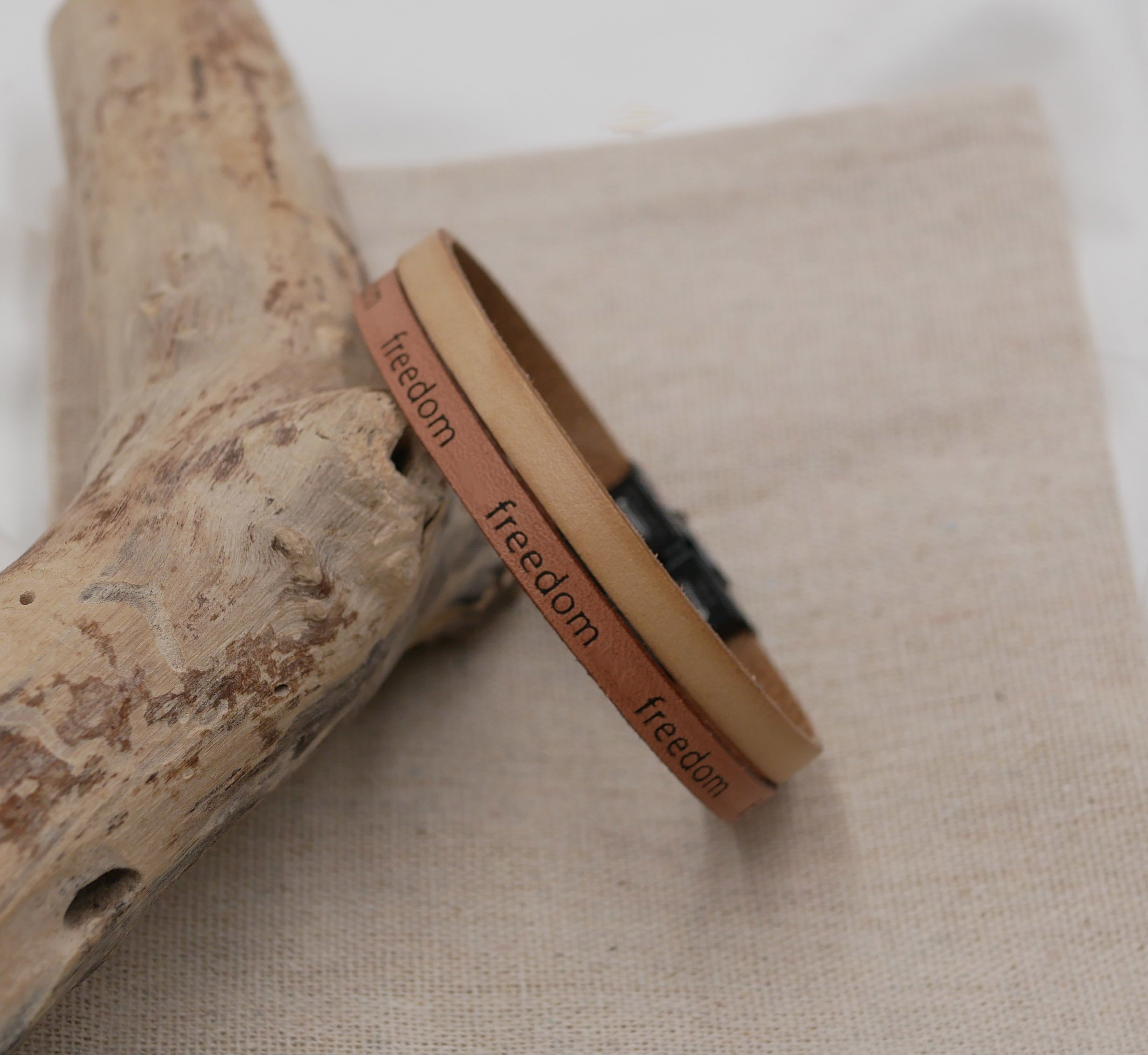 Mixed Armband zwei Leder nat&uuml;rlichen beige Gravur Freedom zu personalisieren