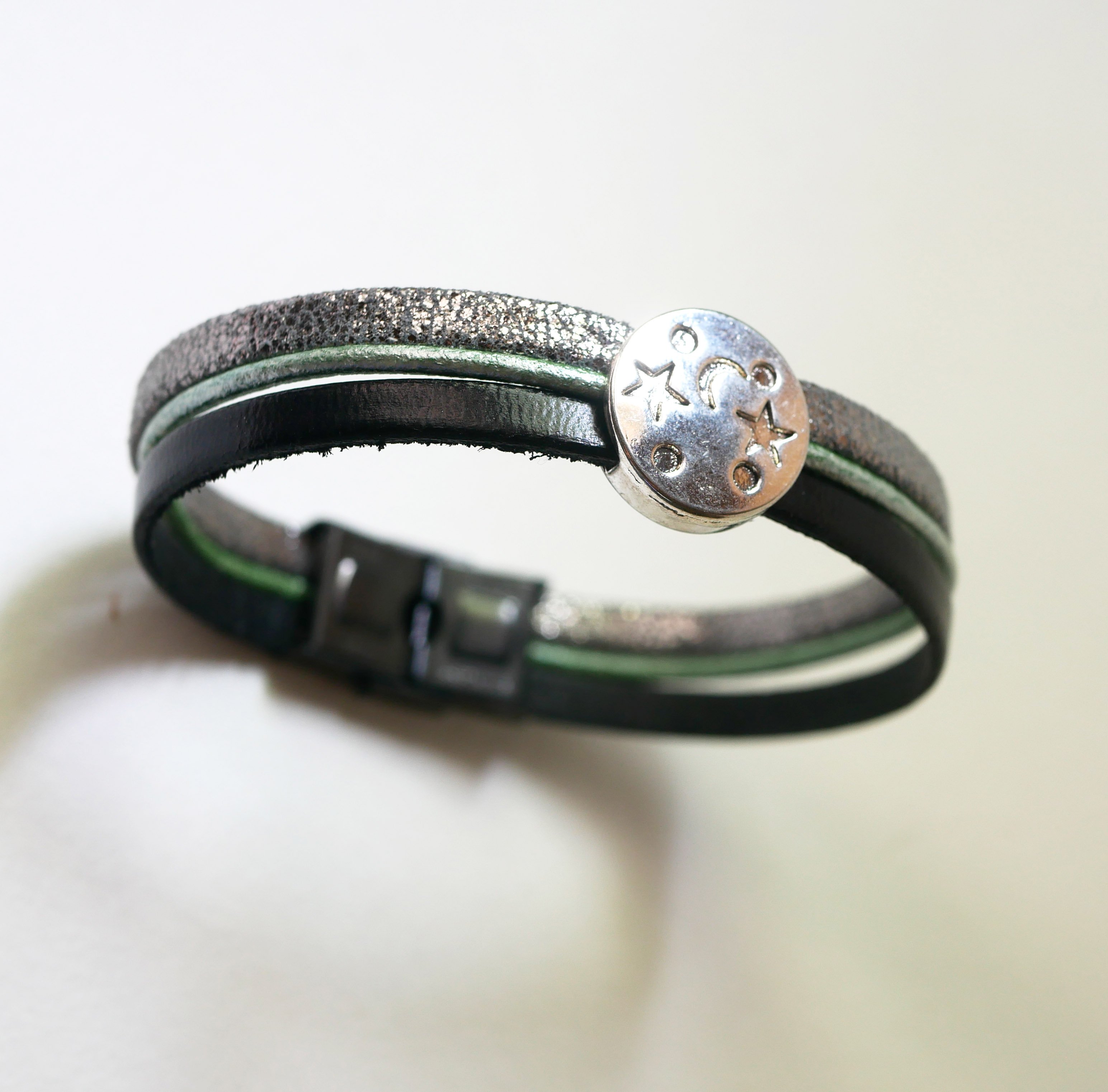 Multi-Link-Lederarmband Cabochon Mond Sterne silber, gr&uuml;n und schwarz