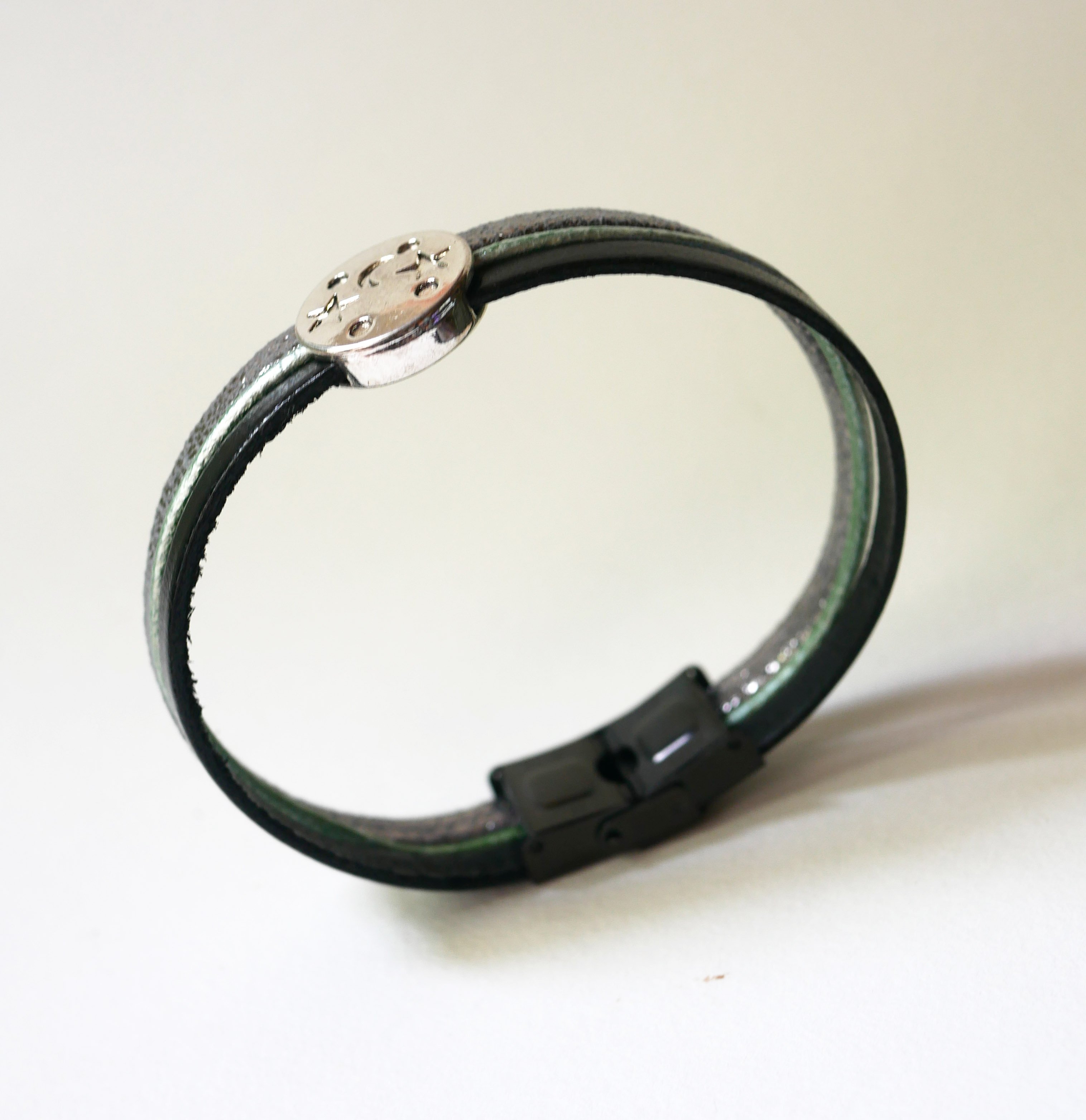 Multi-Link-Lederarmband Cabochon Mond Sterne silber, gr&uuml;n und schwarz