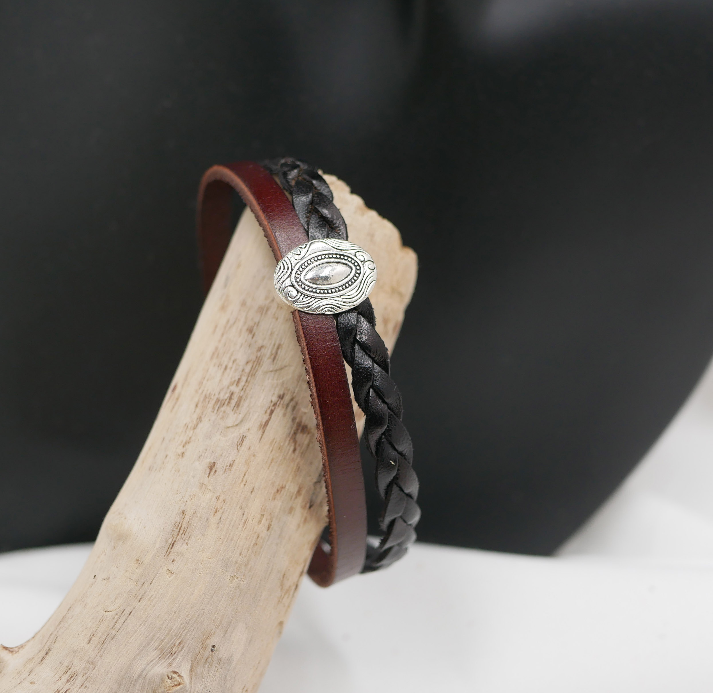 Duo-Medaillon-Armband aus schwarzem und braunem geflochtenem Leder im Vintage-Stil mit Magnetverschluss