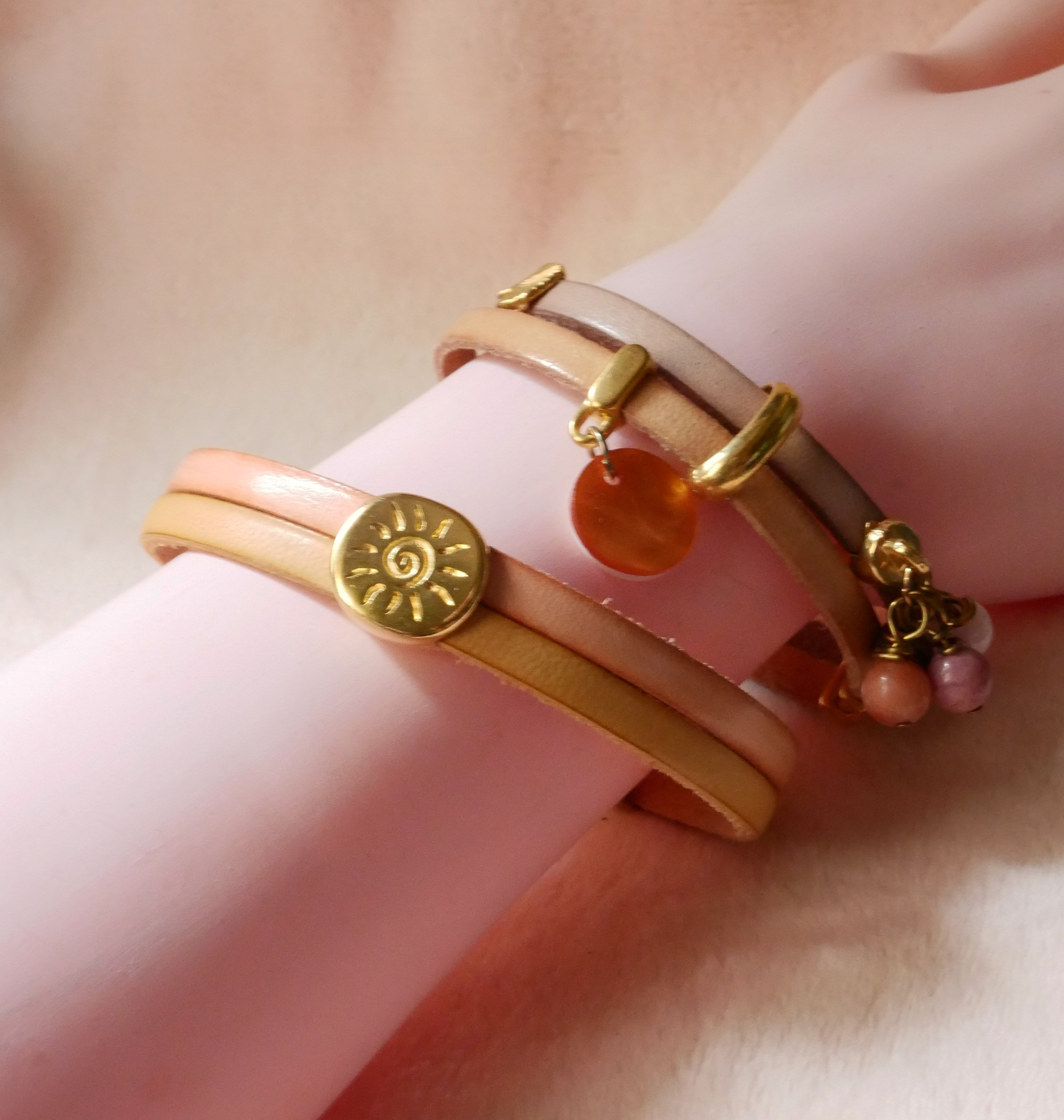 Armband mit goldener Schlaufe Soleil auf Duo-Leder zum Anpassen und Gravieren