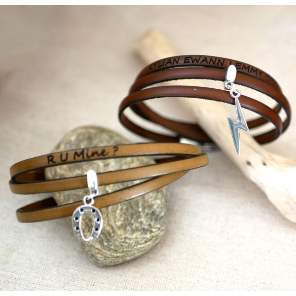 Armband mit Anh&auml;nger 3 T&uuml;rme aus Leder durch Gravur personalisierbar