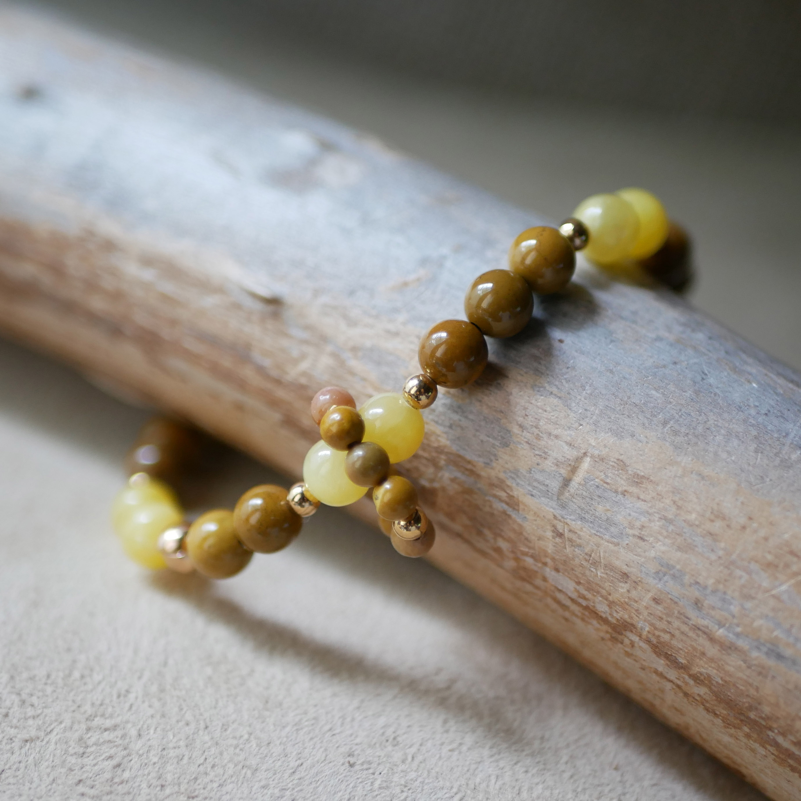 Perlenarmband aus Natursteinen gelbe Jade und Mokait mit Miniperlenring