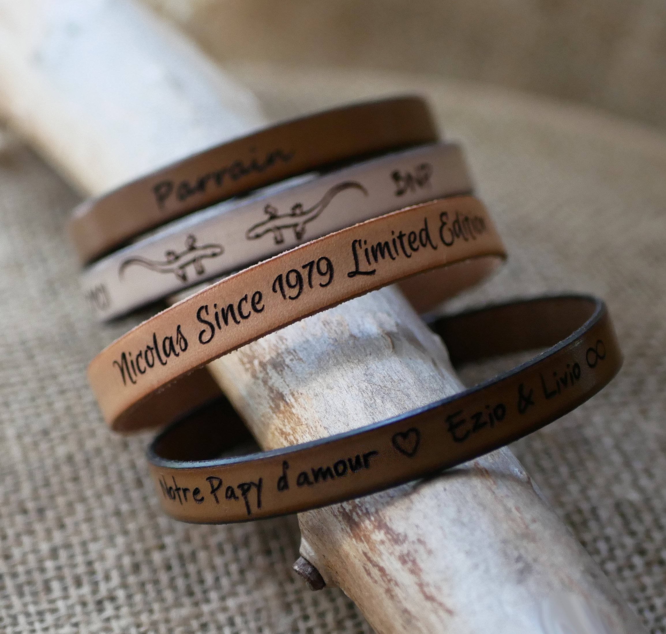 Individuell gestaltbares graviertes Lederarmband f&uuml;r M&auml;nner Verschluss nach Wahl 