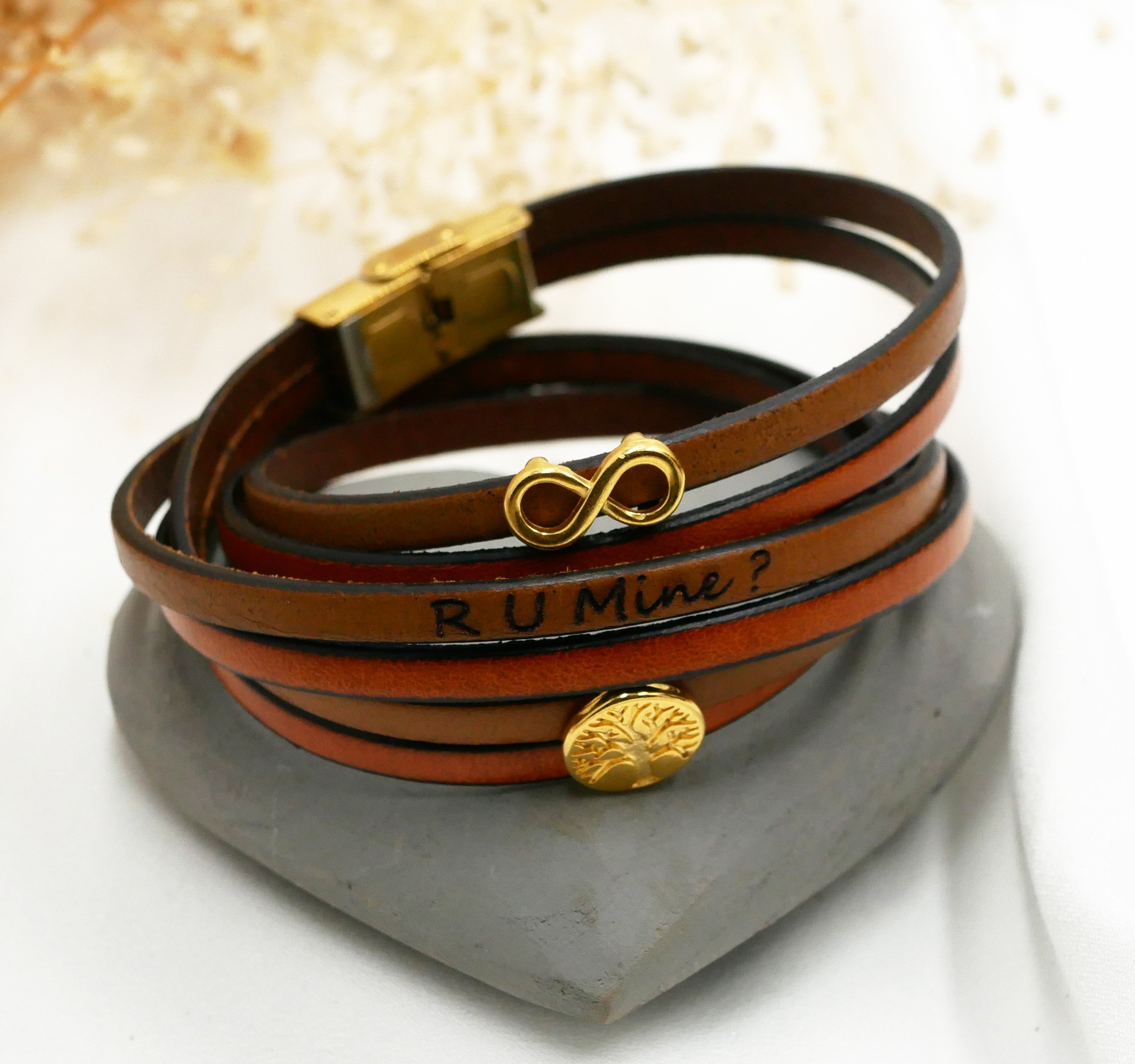 Multi-Turn-Lederarmband mit Infinity-Symbol und vergoldetem Lebensbaum-Cabochon in Customize  