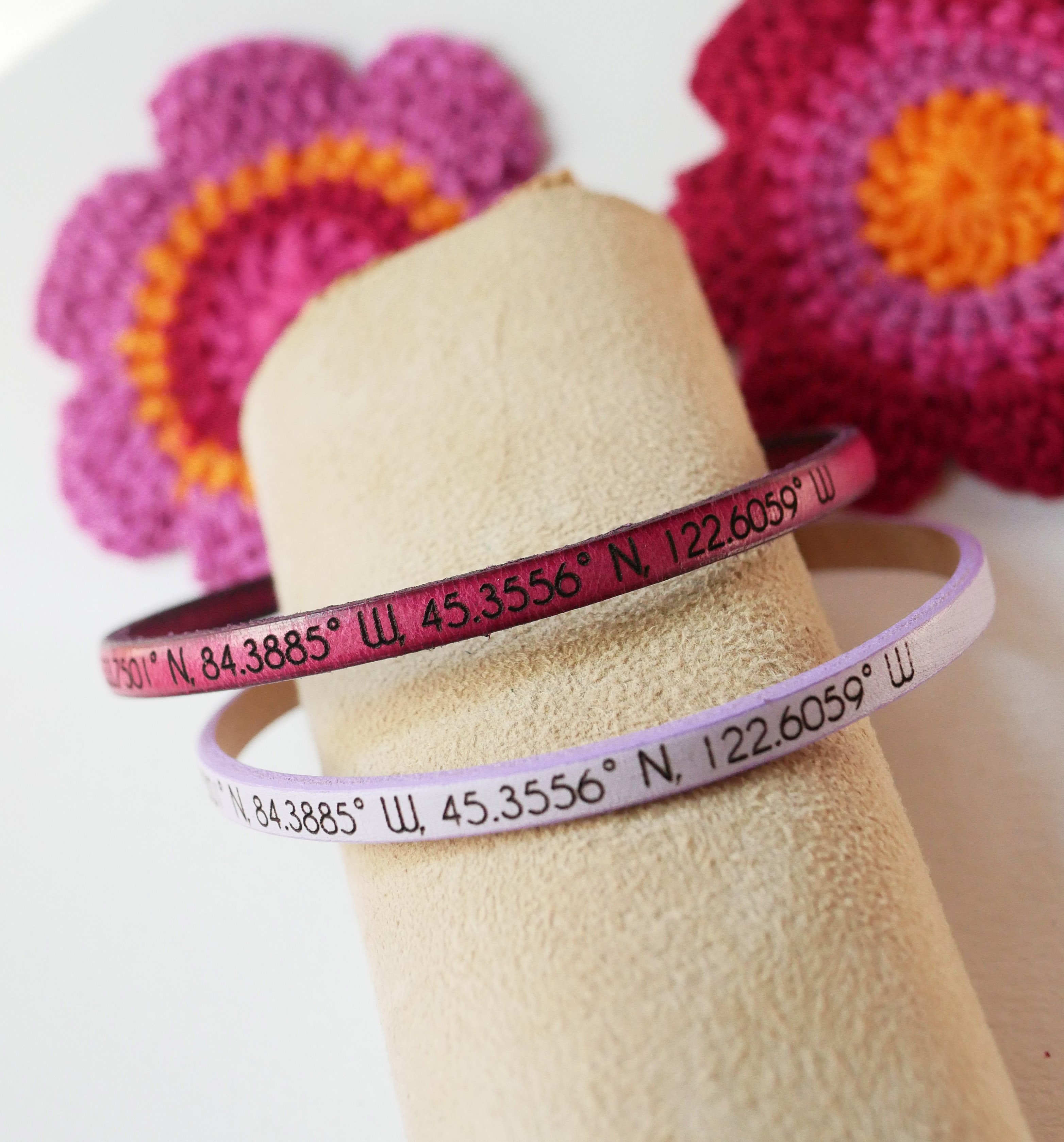 Geschenk Armb&auml;nder f&uuml;r Paare Leder personalisierte beide aus der gleichen Gravur 