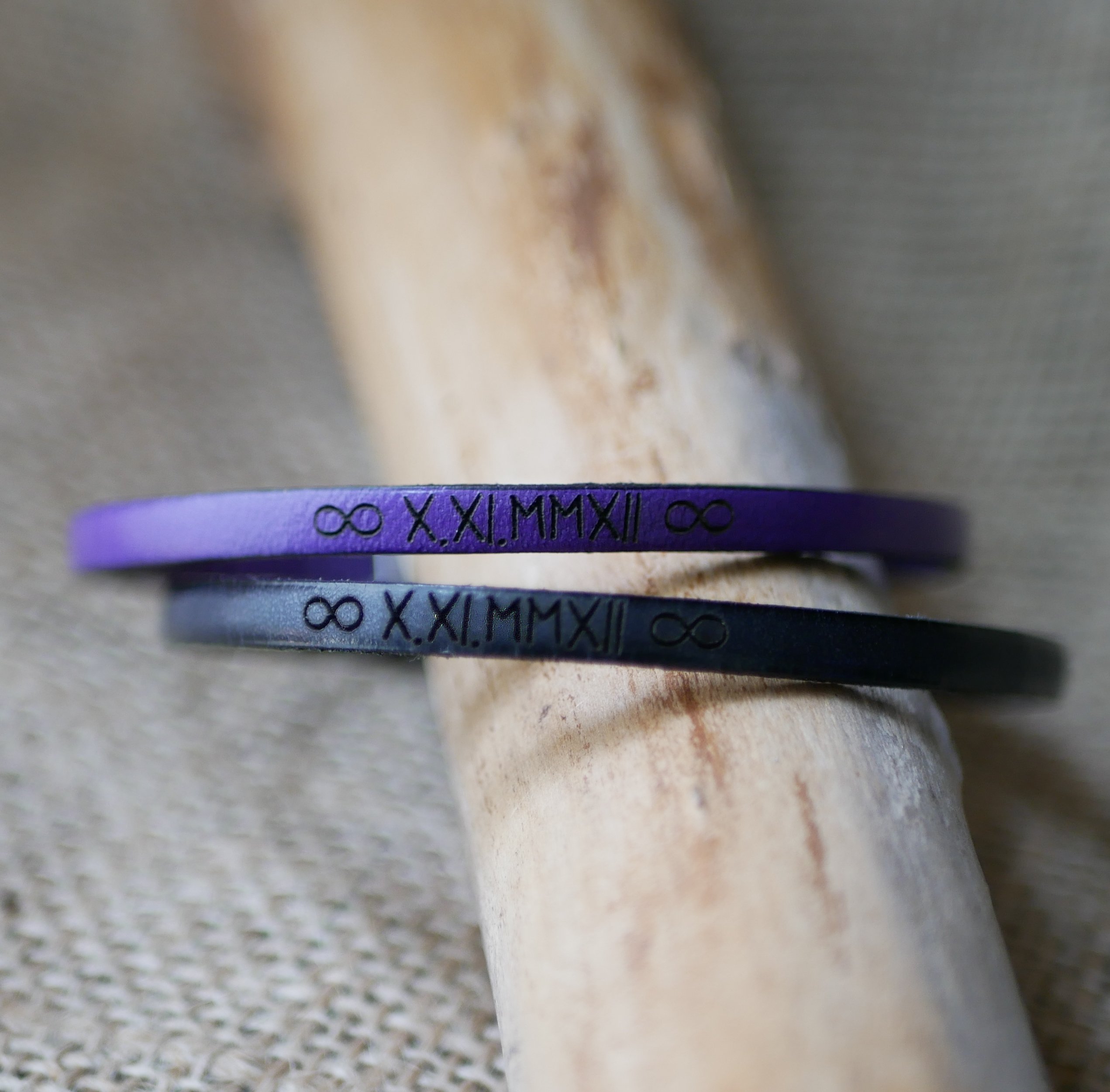 Geschenk Armb&auml;nder f&uuml;r Paare Leder personalisierte beide aus der gleichen Gravur 