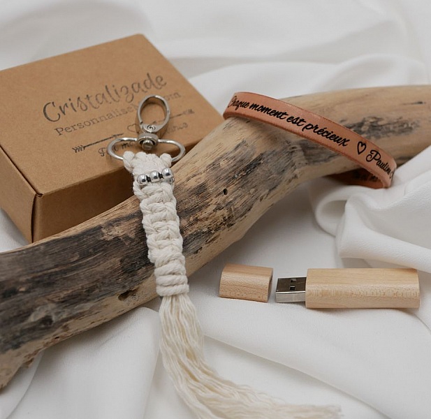 Geschenkset f&uuml;r M&auml;nner USB-Stick mit Gravur + personalisierbares Lederarmband + Makramee-Schl&uuml;sselanh&auml;nger 