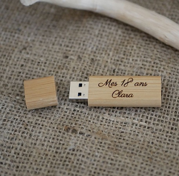 Geschenkset f&uuml;r M&auml;nner USB-Stick mit Gravur + personalisierbares Lederarmband + Makramee-Schl&uuml;sselanh&auml;nger 
