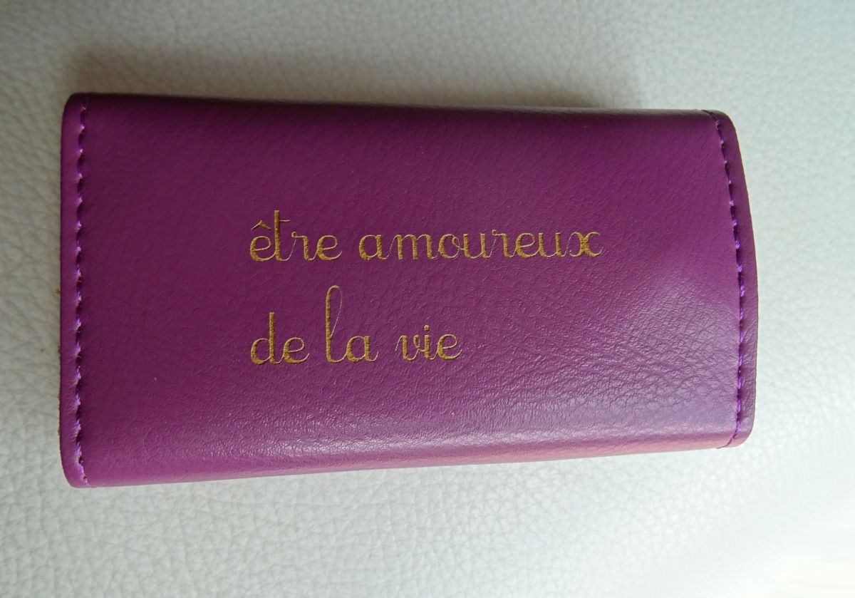 Etui für Schlüssel aus Leder Violett mit Gravur