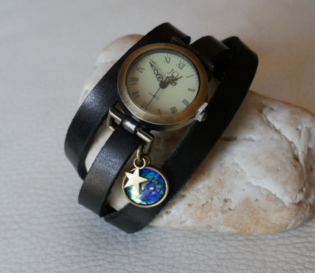 Uhr Lederarmband mit blauem Cabochon-Schuppenmuster