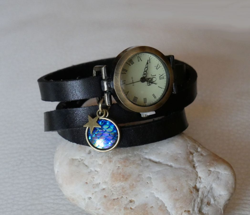 Uhr Lederarmband mit blauem Cabochon-Schuppenmuster