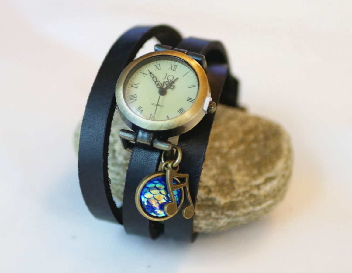 Uhr Lederarmband mit blauem Cabochon-Schuppenmuster