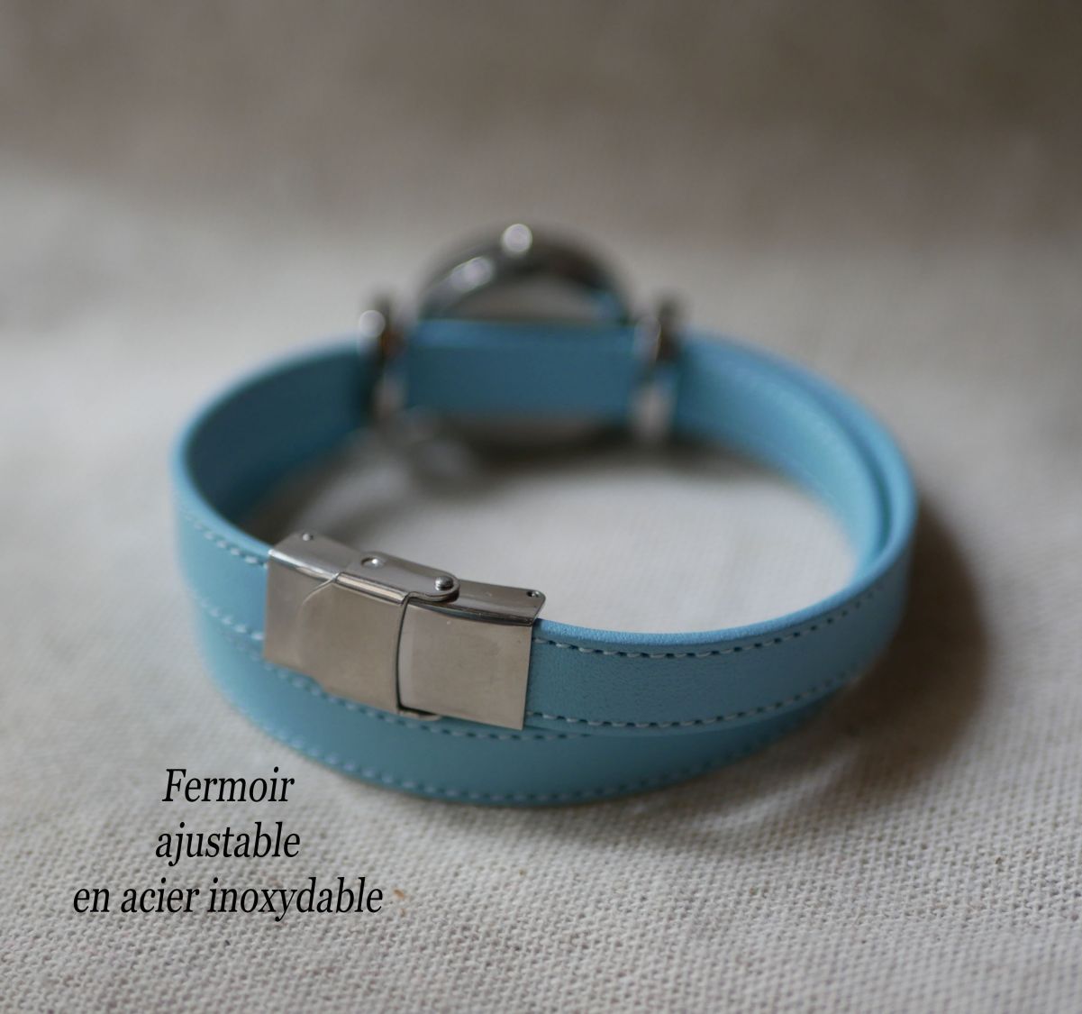 Armbanduhr mit doppelter Drehung aus himmelblauem Couture-Leder