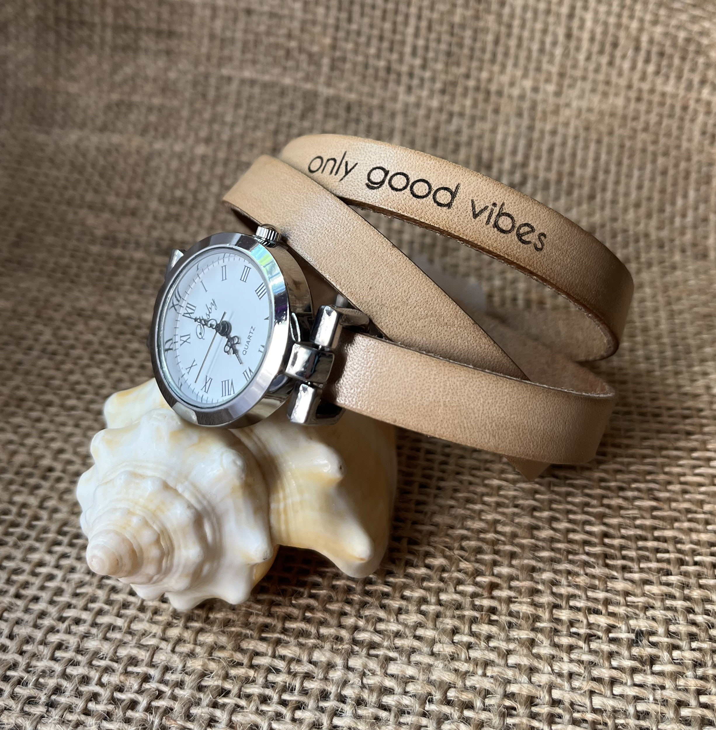 Personalisierbare Multiturn-Armbanduhr mit silbernem Zifferblatt 