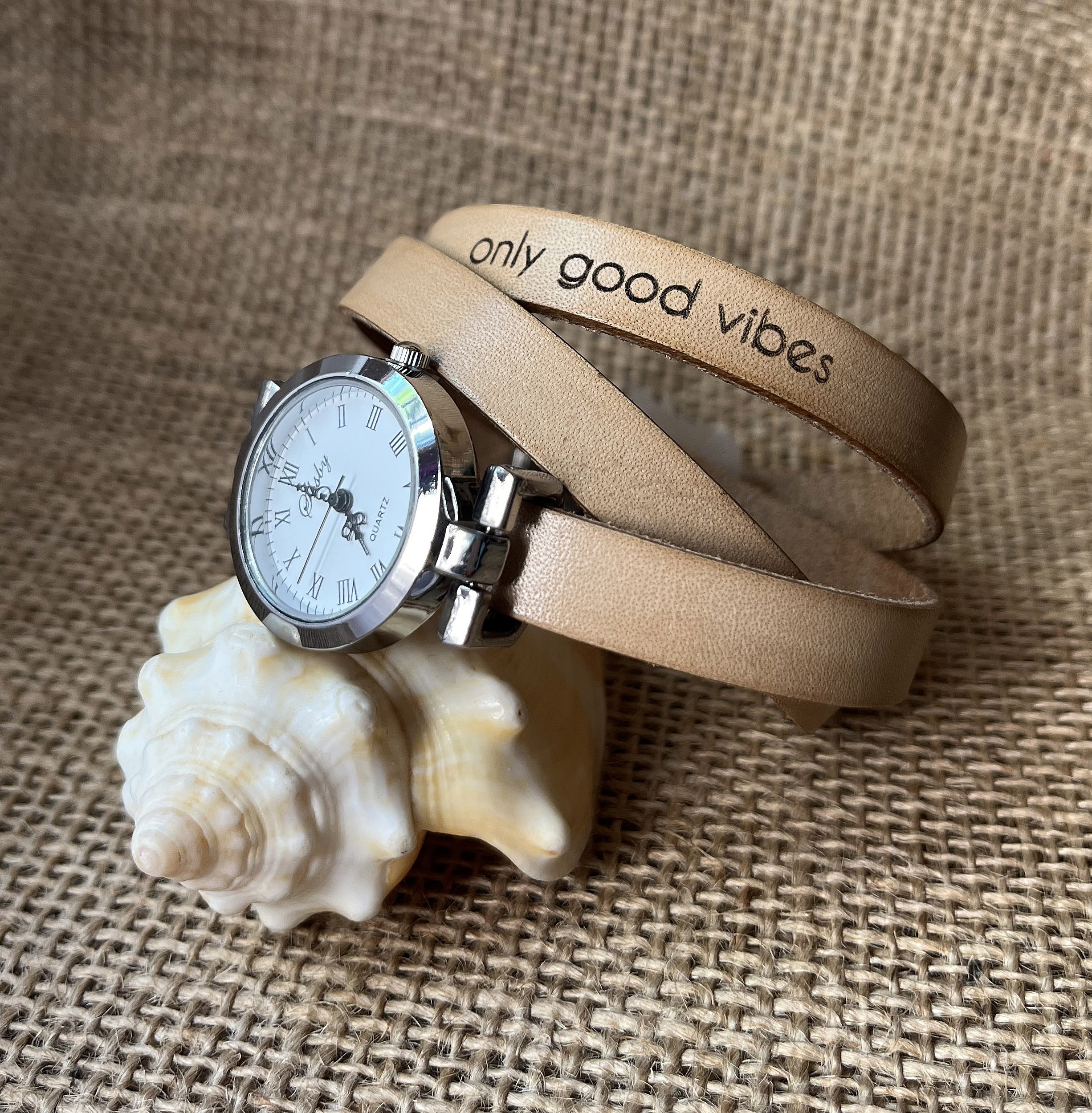 Personalisierbare Multiturn-Armbanduhr mit silbernem Zifferblatt 