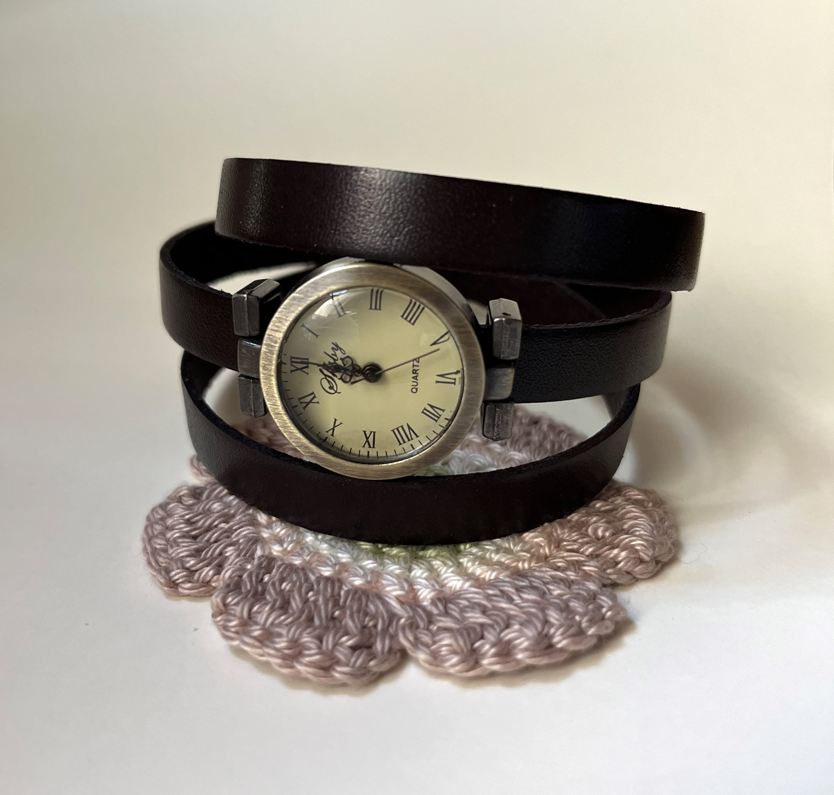 Personalisierbare Triple-Turn-Armbanduhr mit bronzefarbenem Zifferblatt 