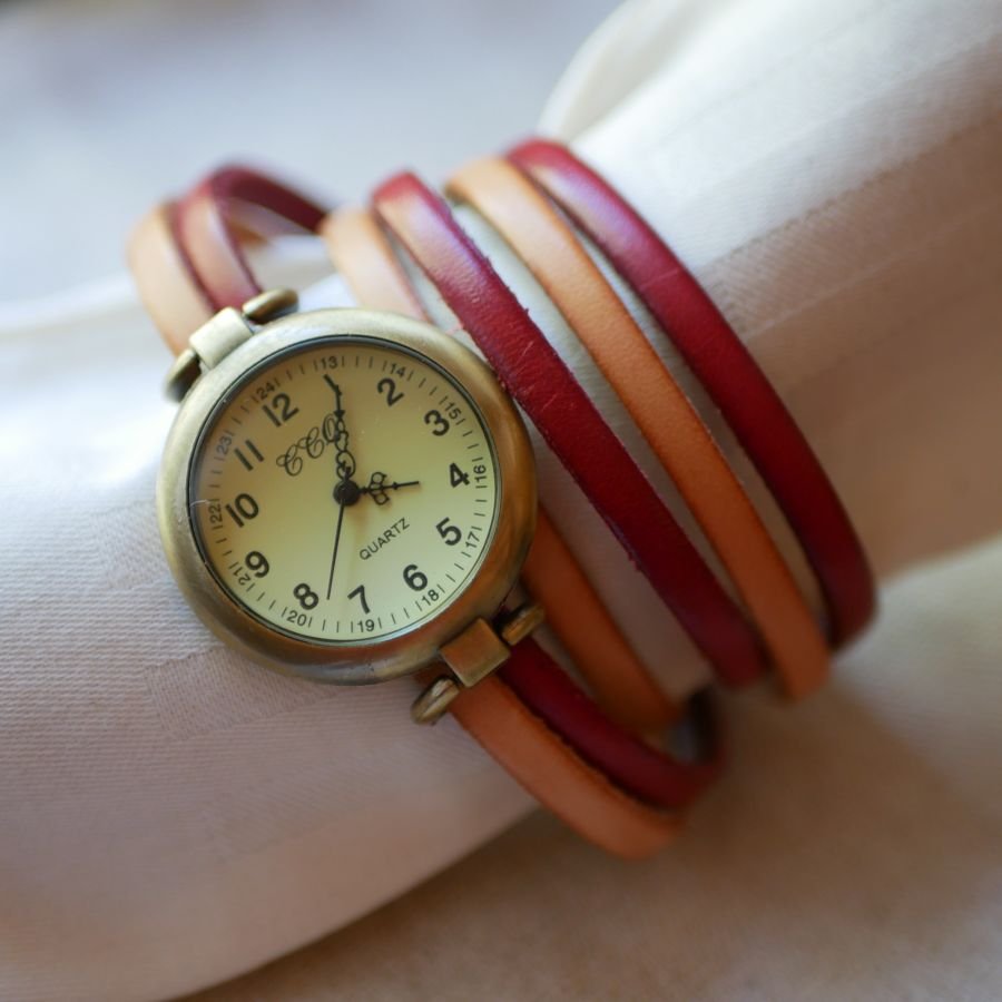 Großhandel Uhr mit Vintage-Bronze-Zifferblatt und personalisiertem Triple-Turn-Lederarmband