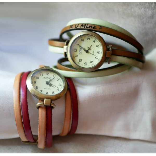Gro&szlig;handel Uhr mit Vintage-Bronze-Zifferblatt und personalisiertem Triple-Turn-Lederarmband