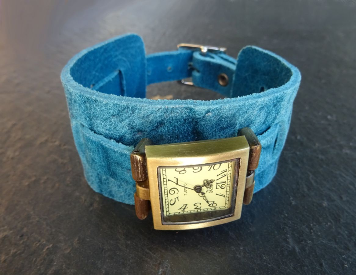 Armbanduhr quadratisch Manschette Leder blau