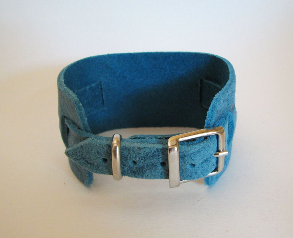 Armbanduhr quadratisch Manschette Leder blau