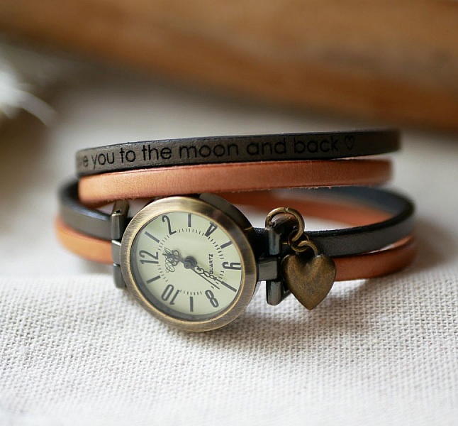 Personalisierbare Uhr mit bronzefarbenem Zifferblatt und arabischen Ziffern auf Duolederarmband mit 2 Umdrehungen 