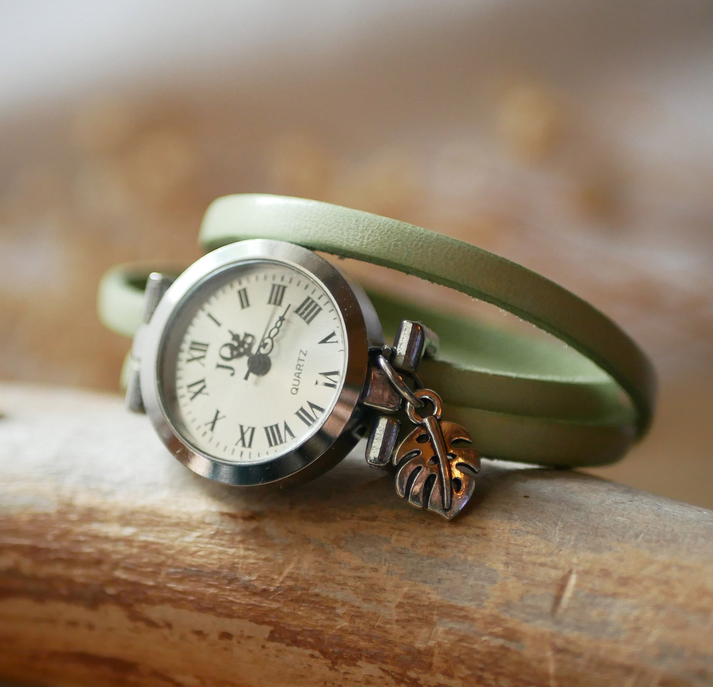 Uhr zum Selbstgestalten mit Lederarmband 3 T&uuml;rme Leder silbernes Zifferblatt mit Anh&auml;nger 