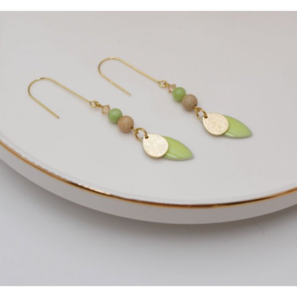 Set aus Ohrringen und Lederarmband mit mandelgr&uuml;nen Pailletten