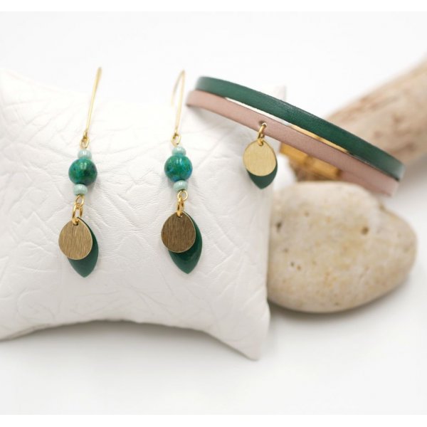 Set aus Ohrringen und Lederarmband mit tannengr&uuml;nen Pailletten