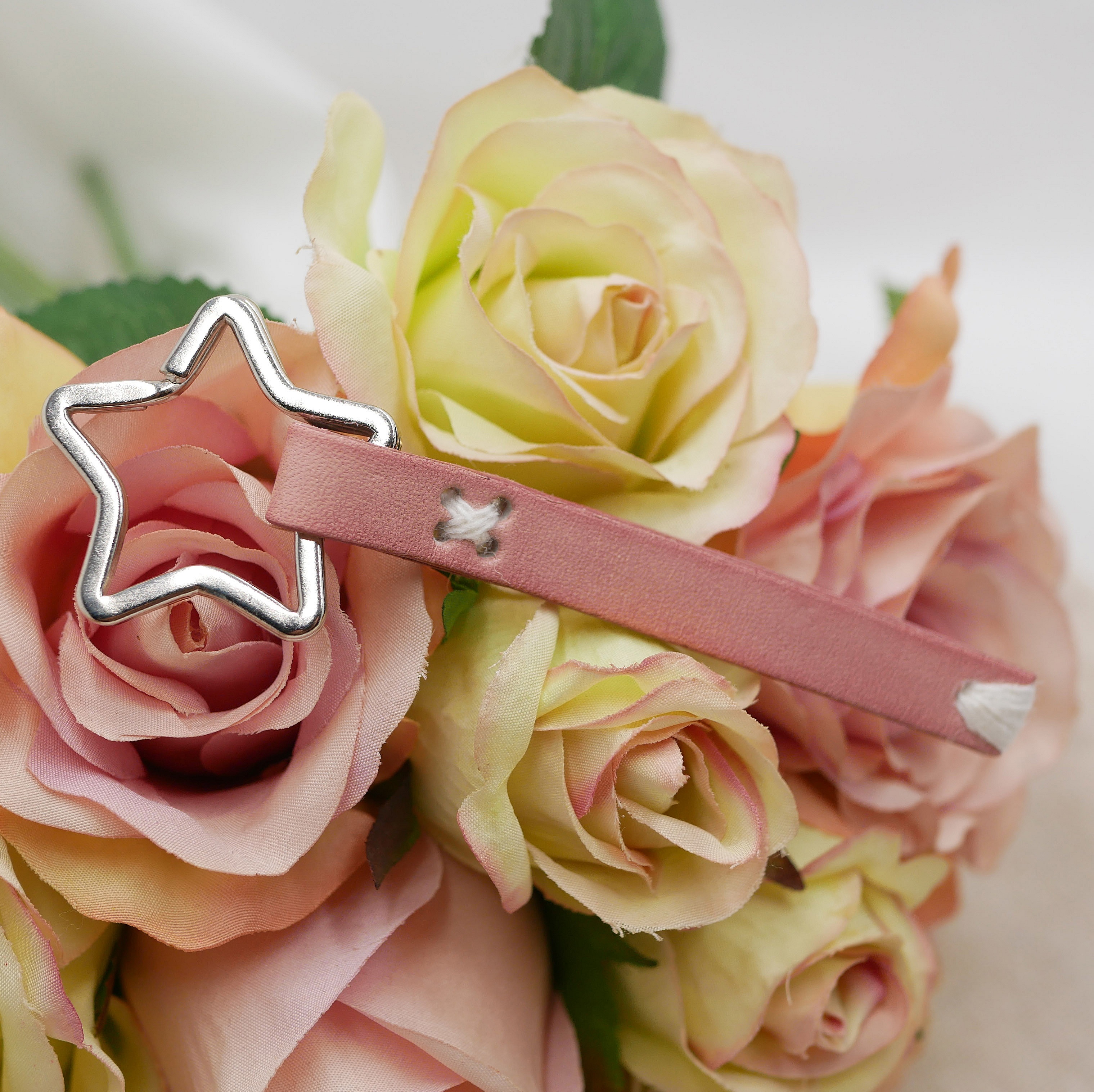 Schl&uuml;sselanh&auml;nger aus handgefertigtem Leder, personalisierbar, handgen&auml;ht