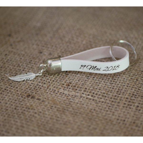 Schl&uuml;sselanh&auml;nger aus Leder, um durch Gravur mit Anh&auml;nger nach Wahl personalisiert werden