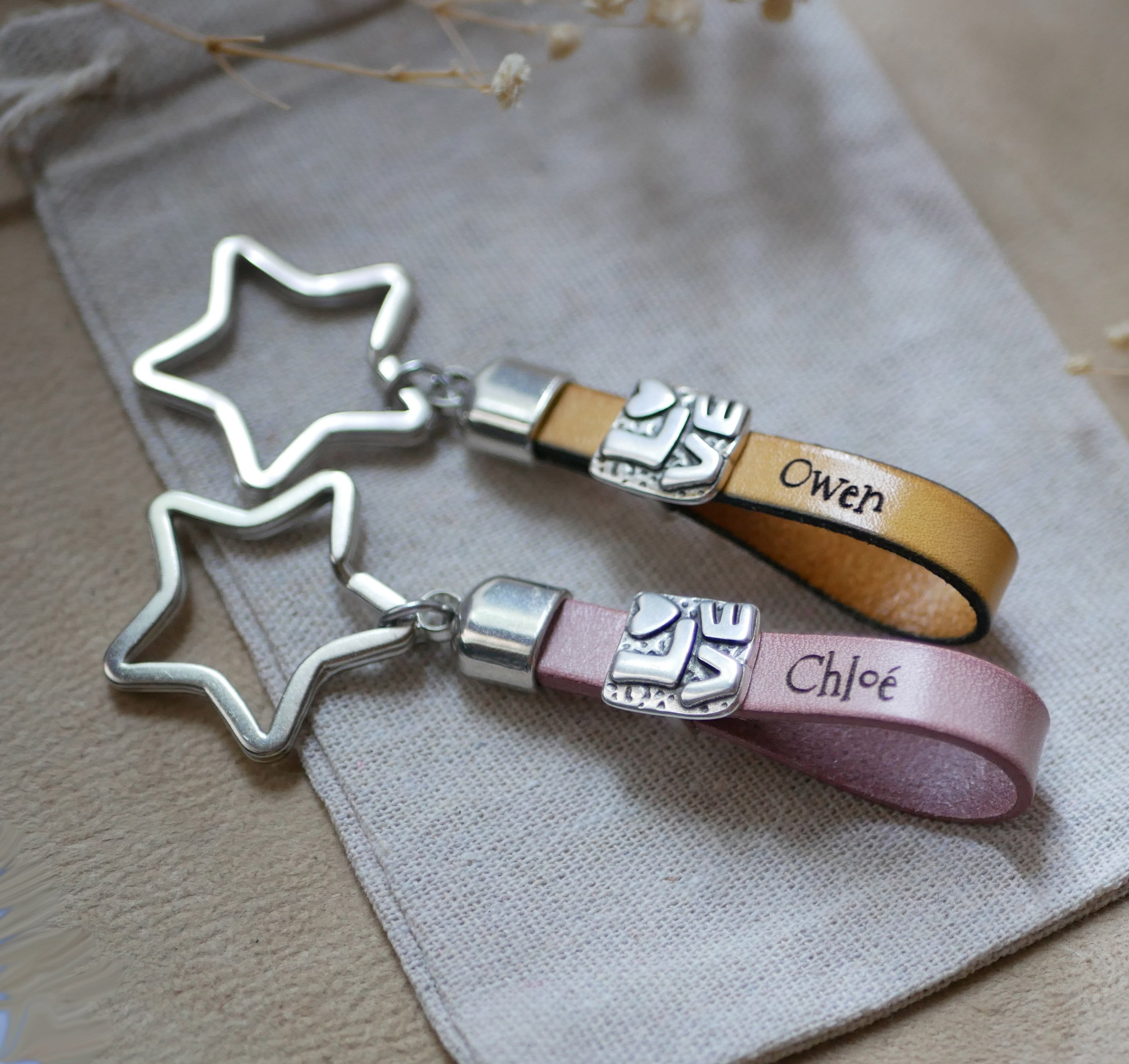 Love Schl&uuml;sselanh&auml;nger aus Leder personalisierbar durch Gravur Valentinstag