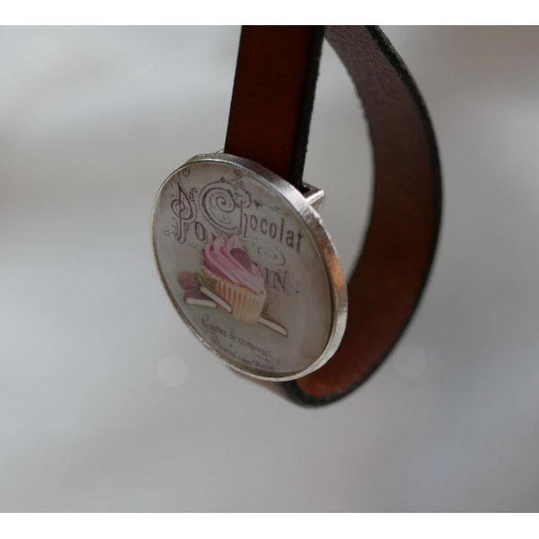 Schl&uuml;sselanh&auml;nger oder Taschenschmuck mit Cabochon-Thema Schokolade aus Leder und Perlen