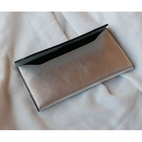 Geldb&ouml;rse aus silbergrauem Leder im Stil einer Clutch zum Selbstgestalten