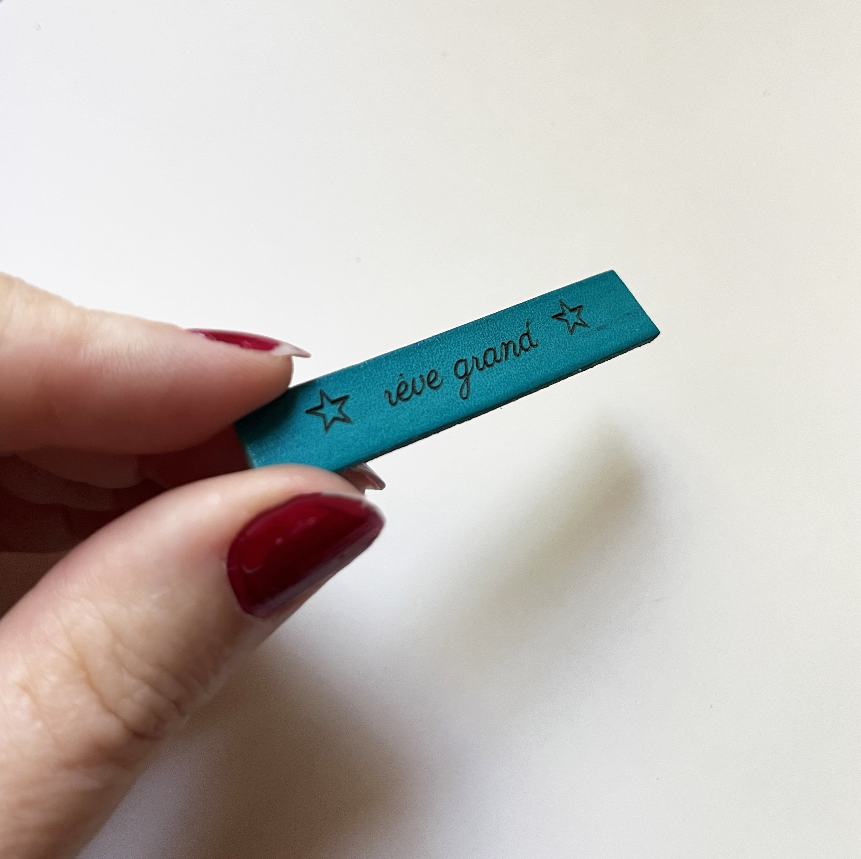 Sticker &agrave; carnet en cuir grav&eacute; personnalis&eacute; autocollant