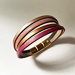 Bracelet manchette femme aux 4 cuirs roses nacr&eacute;s au fermoir dor&eacute; &agrave; extension