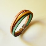 Manschettenarmband für Frauen aus 4 pastellfarbenen Ledern